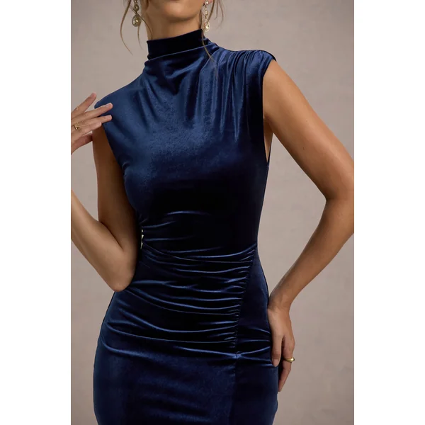 Abilene | Robe longue fendue en velours bleu marine à col montant