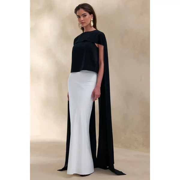 Aetheria | Top noir en satin à encolure haute avec cape