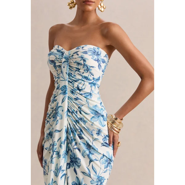 Ali | Robe longue portefeuille froncée à encolure cœur et imprimé porcelaine bleu