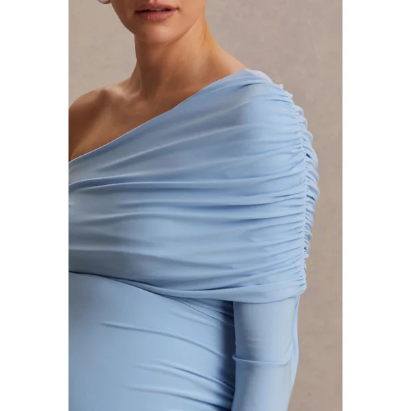 Amara | Robe Longue Bleu Poudré à Encolure Asymétrique avec Détail Drapé