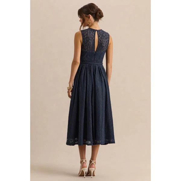 Anabella | Robe mi-longue bleu marine en dentelle à encolure haute avec ceinture