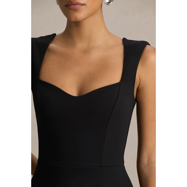 Andromeda | Robe mi-longue noire à encolure cœur