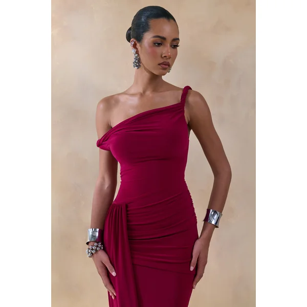 Angelique | Robe Longue Asymétrique Torsadée Rouge Bordeaux
