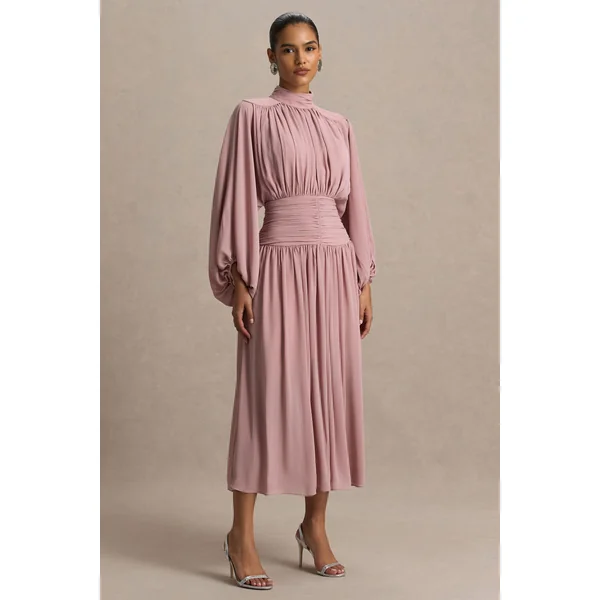 Annabel | Robe mi-longue vieux rose à encolure haute avec taille basse et détails plissés