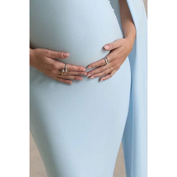 Aquila | Robe de maternité longue bardot bleu poudré avec manche drapée
