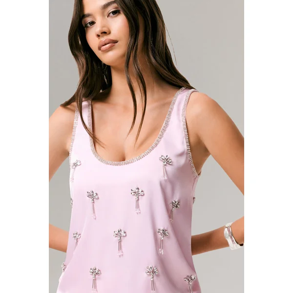 Arianna | Top en satin rose à encolure arrondie ornée