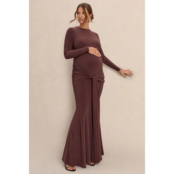 Aveny | Robe longue marron à col ras-du-cou avec détails froncés et ceinture
