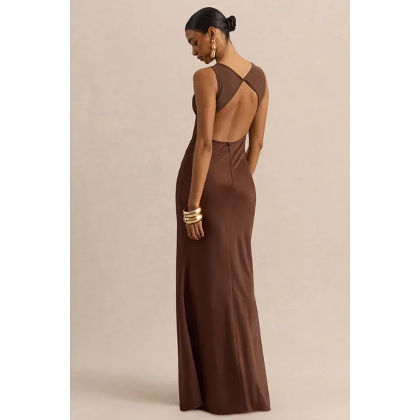 Avessia | Robe longue marron en satin avec col rond et détails en tissu transparent