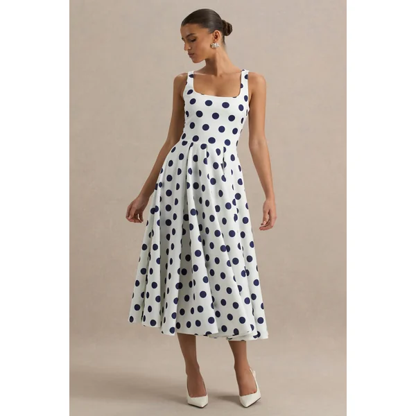 Berta | Robe mi-longue blanche à pois bleu marine et encolure carrée