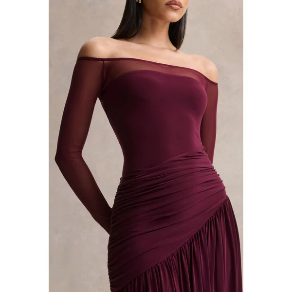 Bexley | Robe longue prune foncé à encolure Bardot avec manches en mesh