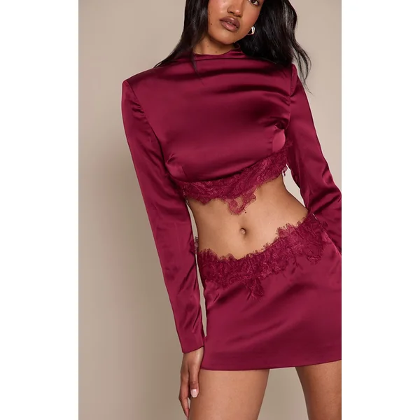 Bordeaux Ensemble Mini-jupe En Satin Avec Bordure En Dentelle