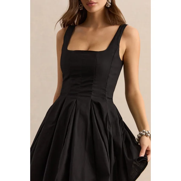 Brioria | Mini-robe patineuse noire à encolure carrée