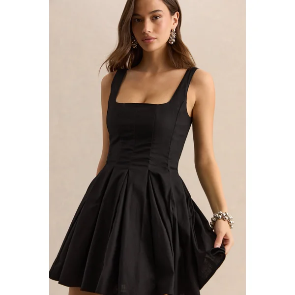 Brioria | Mini-robe patineuse noire à encolure carrée