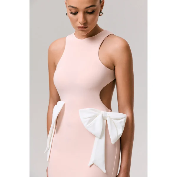 By Your Side | Robe longue rose à découpes et fente avec nœuds