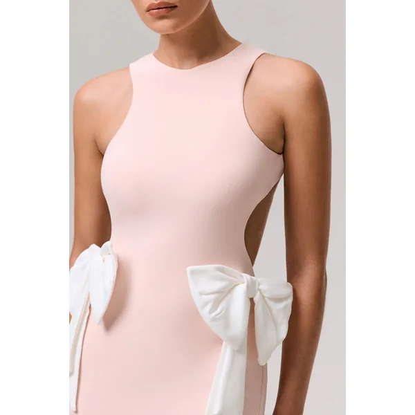 By Your Side | Robe longue rose à découpes et fente avec nœuds