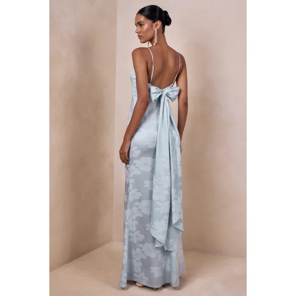 Carelle | Robe longue en satin bleu poudré à encolure plongeante et taille basse asymétrique
