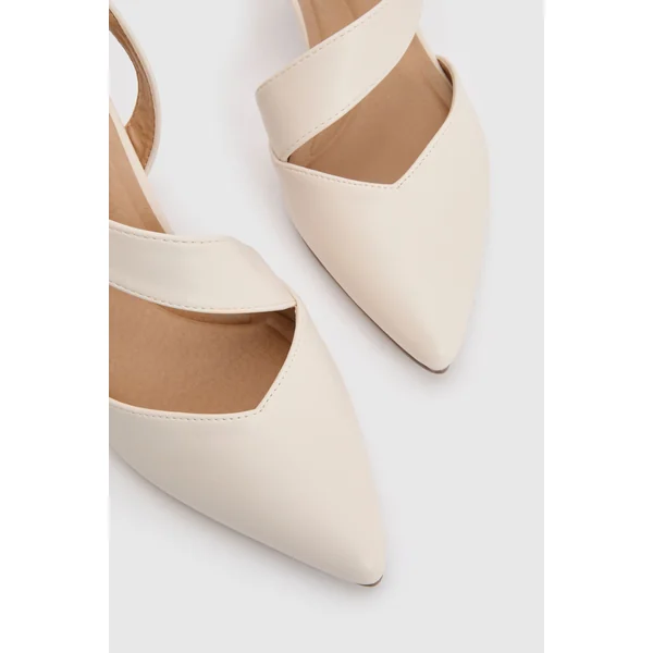 Chaussures De Ville À Talon Bottier Avec Bride Arrière Asymétrique Et Semelle Confort Evelyn Coupe Large