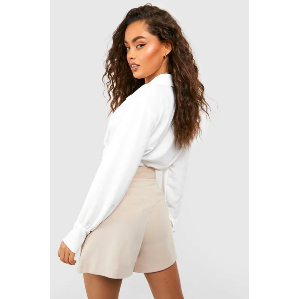 Chemise ajustée à détail de couture en contour martelé
