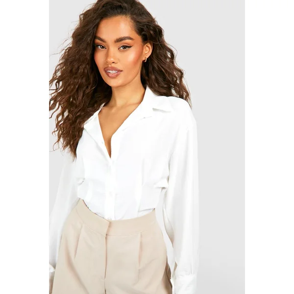 Chemise ajustée à détail de couture en contour martelé