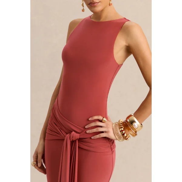 Cherine | Robe longue rouille à encolure ronde avec détails froncés et ceinture