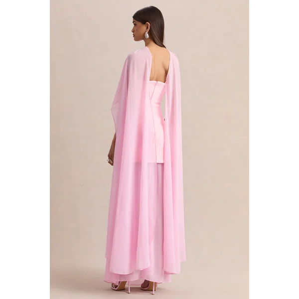 Chessa | Robe longue rose clair à encolure bateau avec cape transparente