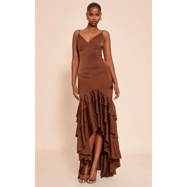 Chocolat Robe Longue En Satin À Pois Avec Décolleté Plongeant Et Ourlet À Volants Extrêmes