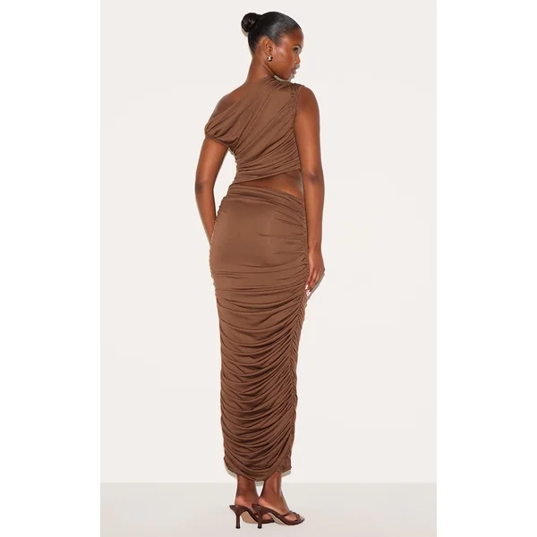 Chocolat Robe Maxi PLT Label À Une Épaule Froncée Avec Découpes