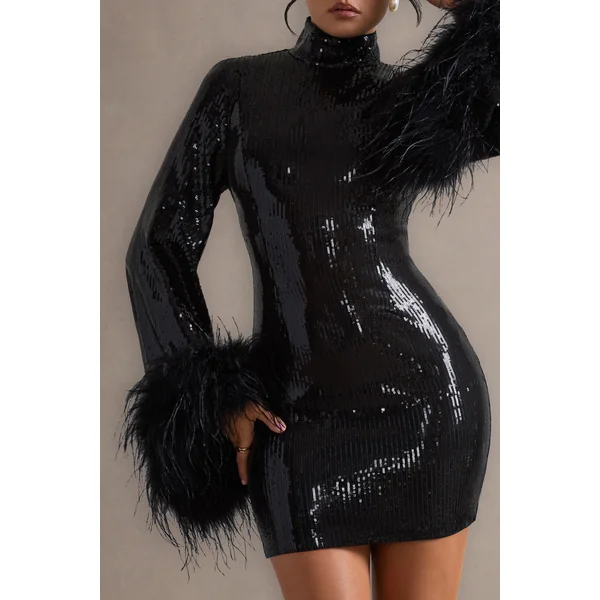 Cupid | Mini-robe noire à sequins avec col montant et poignets en plumes