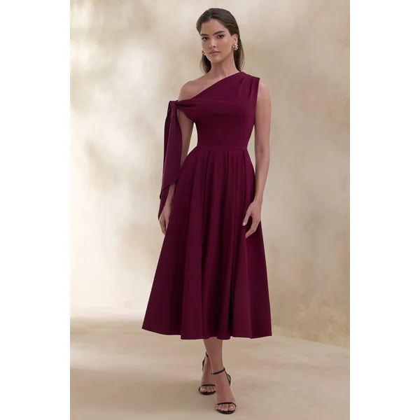 Daring | Robe mi-longue bordeaux à encolure asymétrique et détail noué