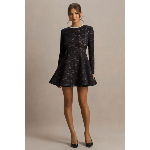 Divine | Mini-robe noire en dentelle à encolure ras-du-cou ornée
