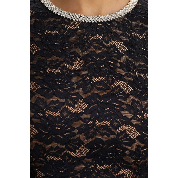Divine | Mini-robe noire en dentelle à encolure ras-du-cou ornée