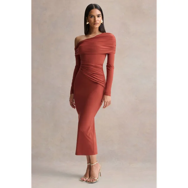 Elliora | Robe mi-longue rouille à encolure asymétrique