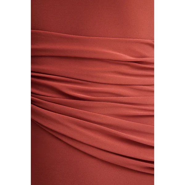 Elliora | Robe mi-longue rouille à encolure asymétrique