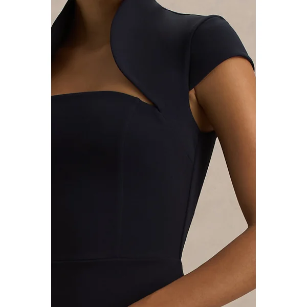 Elsie | Robe mi-longue bleu marine à encolure découpée avec manches courtes