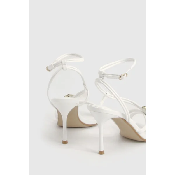 Escarpins À Brides Hauts Avec Détail De Quincaillerie Et Talon Aiguille