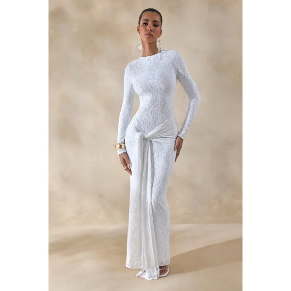 Evangela | Robe longue blanche en dentelle à encolure ronde avec détail portefeuille