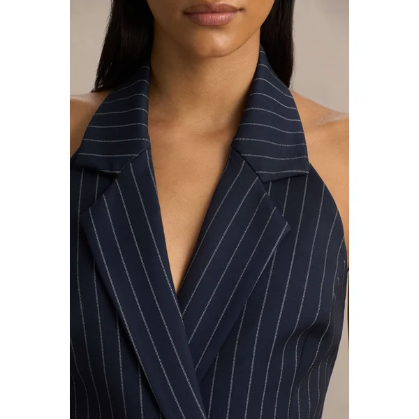 Eve | Robe longue tailleur à fines rayures bleu marine avec décolleté plongeant