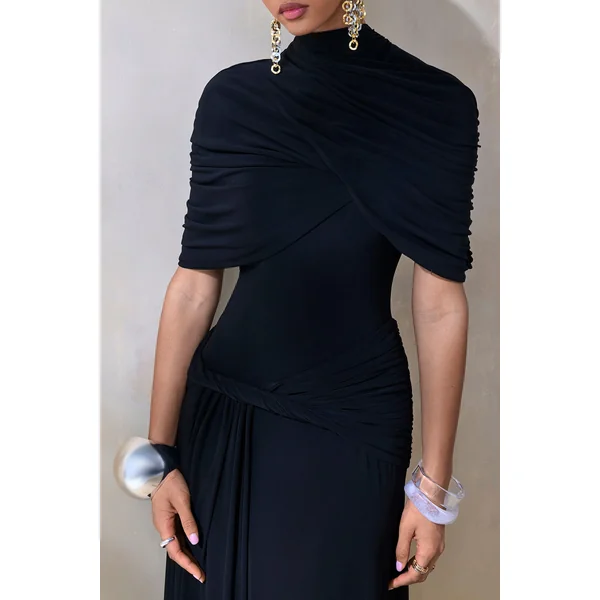 Evelisse | Robe longue noire à col montant avec manches cape courtes
