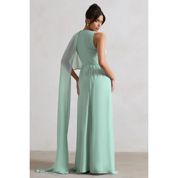 Fairytale | Robe longue en mousseline vert sauge décolleté plongeant et manche cape