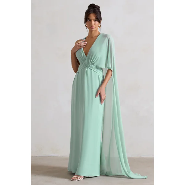 Fairytale | Robe longue en mousseline vert sauge décolleté plongeant et manche cape