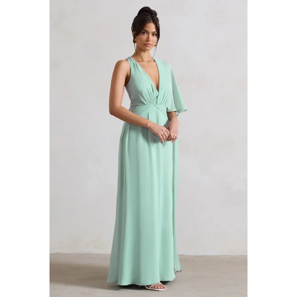 Fairytale | Robe longue en mousseline vert sauge décolleté plongeant et manche cape