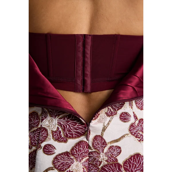 Federica | Mini-robe évasée bandeau en jacquard bordeaux et or