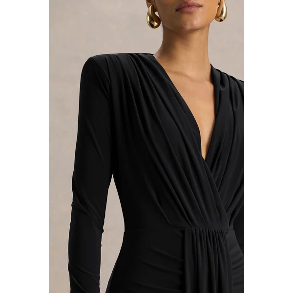 Flashy | Robe longue noire à décolleté plongeant avec détails froncés