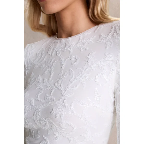 Florecita | Mini-robe blanche en dentelle ornée avec détail ceinturé
