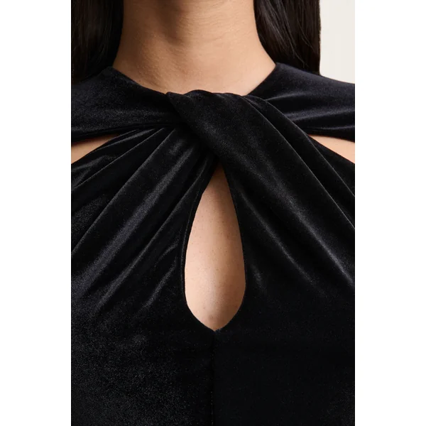 Francine | Robe mi-longue en velours noir à encolure ronde et détails à découpes