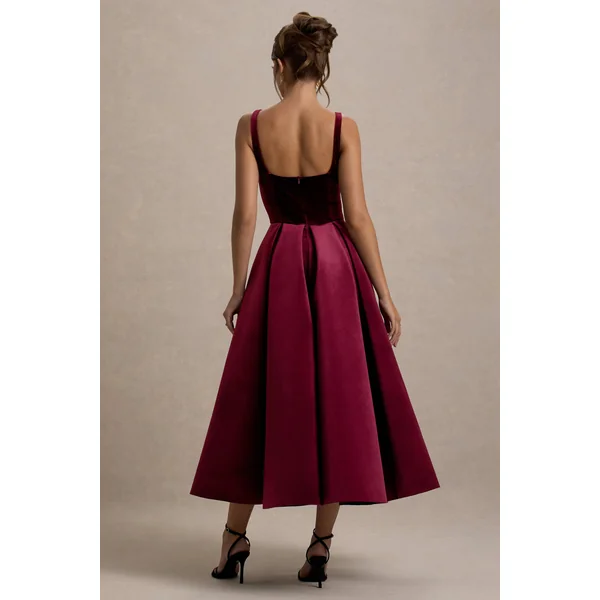 Francisca | Robe Mi-Longue à Bretelles en Velours Baies avec Longueur Volumineuse