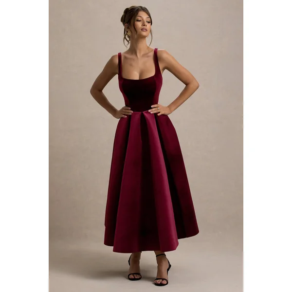 Francisca | Robe Mi-Longue à Bretelles en Velours Baies avec Longueur Volumineuse