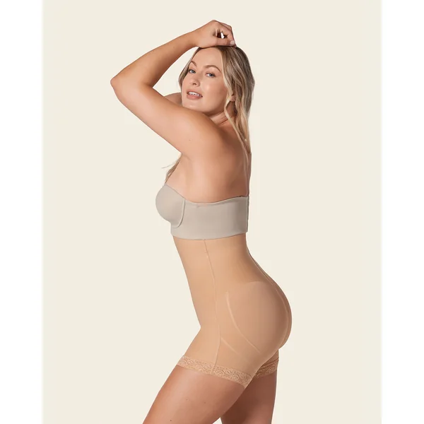 Gaine courte avec rembourrage des fesses