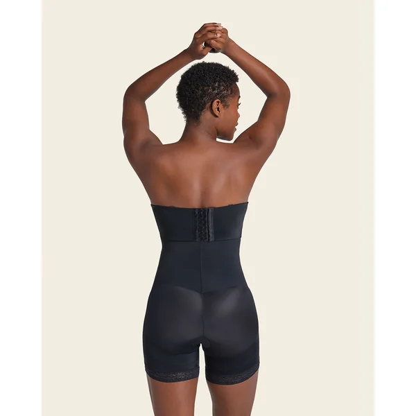 Gaine courte avec rembourrage des fesses