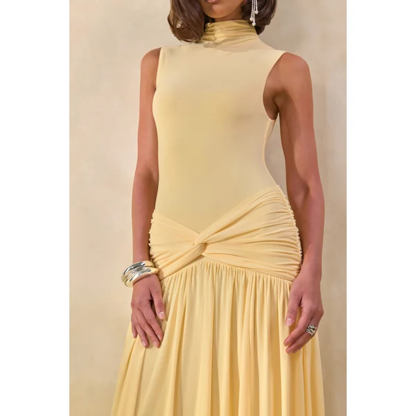 Glimora | Robe longue citron à encolure haute avec détails froncés